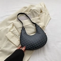 Borsa hobo nera stile francese con motivo geometrico blu e finiture dorate - Nero