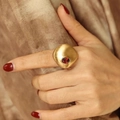 Edler Vintage Ring in gebürstetem Gold mit ovalem granatrot Er Edelstein besetzt - Verstellbarer Ring / Gold (Roter Stein Ring)