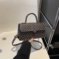 Vintage bruine monogram crossbody tas met klepsluiting en verstelbare schouderband - Bruin