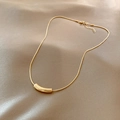 Collana a serpente placcata in oro 18K con ciondolo a barra curva minimalista da donna - Oro