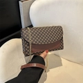 Bolso bandolera retro con monograma marrón y correa de cadena metalizada - Marrón