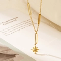 Collar con colgante de estrella dorada con circón y diseño de cadena de eslabones - Dorado