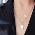Minimalistische silberne rechteckige Halskette mit 'where is love' Gravur für Damen - Silber