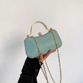 Clutch da sera con paillettes azzurre, manico dorato e chiusura con sfera strass - Blu