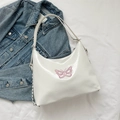 Weiße Hobo-Umhängetasche mit rosa Schmetterlingsstickerei und silberner Kette - Weiß