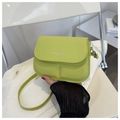 Detalle del bolso bandolera verde neón con patrón geométrico en relieve 3D - Verde