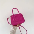 Fuchsia crossbodytas met krokodillentextuur, handvat en gouden accenten - Rozerood
