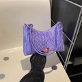 Elegante paarse geplooide fluwelen schoudertas met een wolkachtige textuur voor dames - Paars