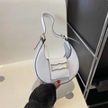 Sac hobo blanc avec motif crocodile embossé et boucle dorée élégante pour femme - Blanc
