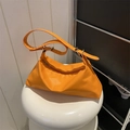 Borsa a tracolla arancione vivace in morbida pelle PU con ampia tracolla regolabile - Arancione