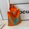 Orangefarbene Strick-Einkaufstasche mit cyanfarbenem Baummuster und weichen Griffen - Orange