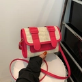Petit sac bandoulière tissé bicolore magenta et beige avec texture en paille - Rose