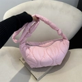 Borsa a tracolla trapuntata rosa con tracolla a nodo e design a onde imbottito - Rosa