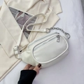 Sac banane chic en cuir PU blanc avec double fermeture éclair et chaîne argentée - Blanc