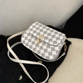 Borsa a sella grigia pied-de-poule con chiusura a goccia dorata e tracolla in pelle - Grigio