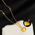 Collana a cuore placcata oro con incisione "Lover girl" su una sottile catena a maglie - Cuore Lover Girl / Oro