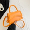 Minimalist square crossbody bag in bright orange synthetic leather with wavy stitching - Orange