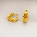 Elegantes pendientes de botón chapados en oro de 18k con diseño geométrico en forma de C - Triángulo / Dorado