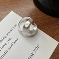Anello aperto a luna in argento spazzolato minimalista con incisione S925 su legno - Anello con Luna Spazzolata