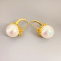 Boucles d'oreilles vintage en laiton doré avec perles mabe et placage en or 18 carats - Style Perle Mabé