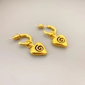 Boucles d'oreilles cœur dorées avec motif spirale délicat et fermoirs créoles - Doré