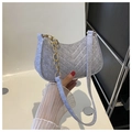 Detail of light gray felt shoulder bag with V-shaped stitching and chunky gold metal chain - Gray