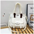 Borsa tote bianca in nylon 2024 con orecchie di coniglio e fibbie su una panca di legno - Bianco avorio