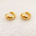 Elegante goldene Creolen mit Sternenmuster und funkelndem Zirkonstein-Besatz - Gold