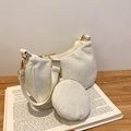 Bolso de hombro de pana crema con pequeño monedero y ganchos de metal dorados - Blanco Roto
