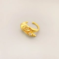 Minimalistischer vergoldeter Messingring mit Blattstruktur und funkelndem Zirkonia-Stein - Gold