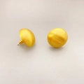 Orecchini a bottone in oro spazzolato minimalisti a semisfera con ago in argento 925 - Stile Bottone in Metallo Spazzolato / Oro