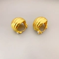 Luxuriöse 18K vergoldete Croissant-Ohrringe mit weißen Perlen und gerippter Metallstruktur - Gold