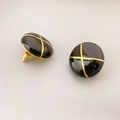 Orecchini a bottone in smalto alla moda con linee incrociate dorate da donna - Nero