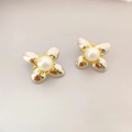 Orecchini a fiore bicolore argento e oro con perla bianca centrale e dettagli dorati - Fiore