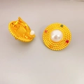 Vintage geflochtene Gold-Ohrclips mit großer Kunstperle und bunten Perlenakzenten - Gold (Ohrclip)