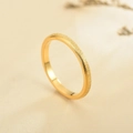 Goldener Titanstahlring mit einer halb polierten und halb mattierten Oberflächenveredelung - Größe 3 / Gold