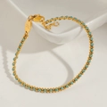 Bracciale intrecciato verde con perle dorate e medaglietta ovale in metallo inciso - Cordino Verde Piccolo / Oro (K)