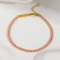Geflochtenes rosa Armband mit goldenen Perlen und einer gravierten K-Plakette - Kleine Rosa Schnur / Gold (K)
