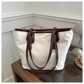 Bolso tote grande de lona para mujer con ribete de cuero marrón y costuras de contraste - Blanco