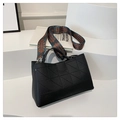 Borsa a secchiello nera con trapuntatura geometrica e tracolla larga vintage - Nero