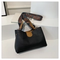 Borsa a secchiello nera con cuciture geometriche e tracolla larga stile boho chic - Nero e Marrone