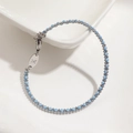 Himmelblaues geflochtenes Armband mit Silberperlen und Metallanhänger mit Buchstabe K - Blaue Schnur / Silber (K)