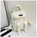 Detail van witte nylon crossbodytas met fashion logo en gespsluiting voor dames - Broken Wit