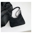 Borsa hobo nera minimalista con trama plissettata e design a forma di mezzaluna - Nero