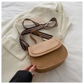 Borsa a sella kaki minimalista con ampia tracolla a righe rosse e verdi - Cachi