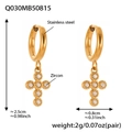 Détail des boucles d'oreilles croix en acier doré avec zircon et dimensions du produit - Boucles d'Oreilles Croix Zircon Dorées (Q030)