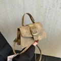 Braune Vintage-Umhängetasche mit goldener Schnalle und gewaschener Textur für Damen - Khaki