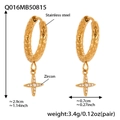 Créoles en acier inoxydable doré avec breloques croix en zircon et texture martelée - Créoles Dorées Martelées Avec Pendentif Étoile (Q016)