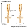 Boucles d'oreilles croix en acier doré ornées de pierres de zircon 5A brillantes - Boucles d'Oreilles Croix Zircon Or Entièrement Pavé (Q029)