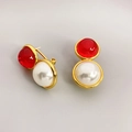 Orecchini vintage placcati oro 18K con resina rossa e mezze perle bianche eleganti - Rosso